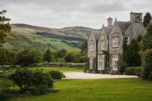 First Class Chauffeur Service Ireland — Black Car Chauffeur Service Dublin Ireland